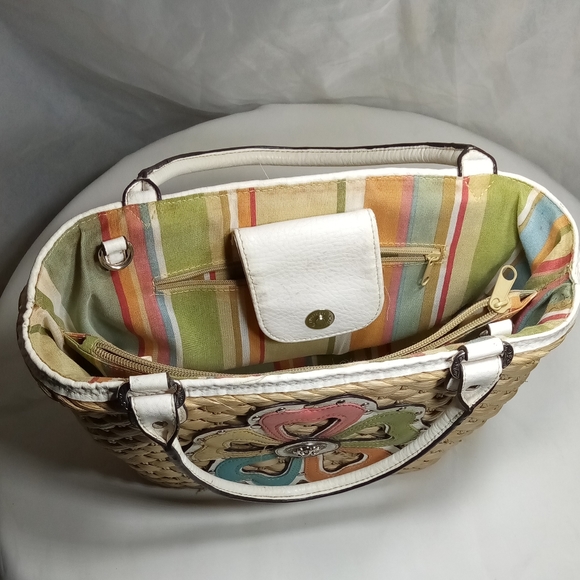 Tan Wicker Flower Hand Bag Bucket Bag - Picture 4 of 11